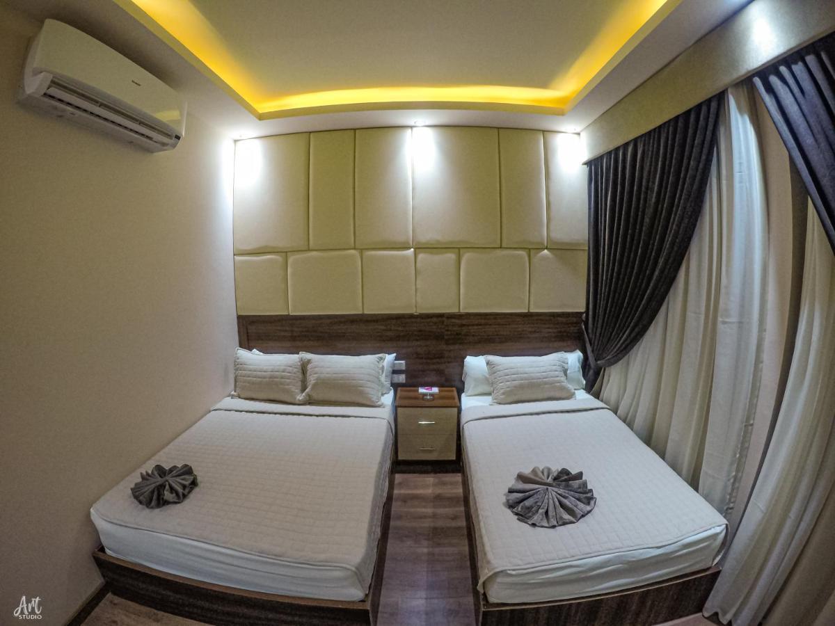 Grand Hostal